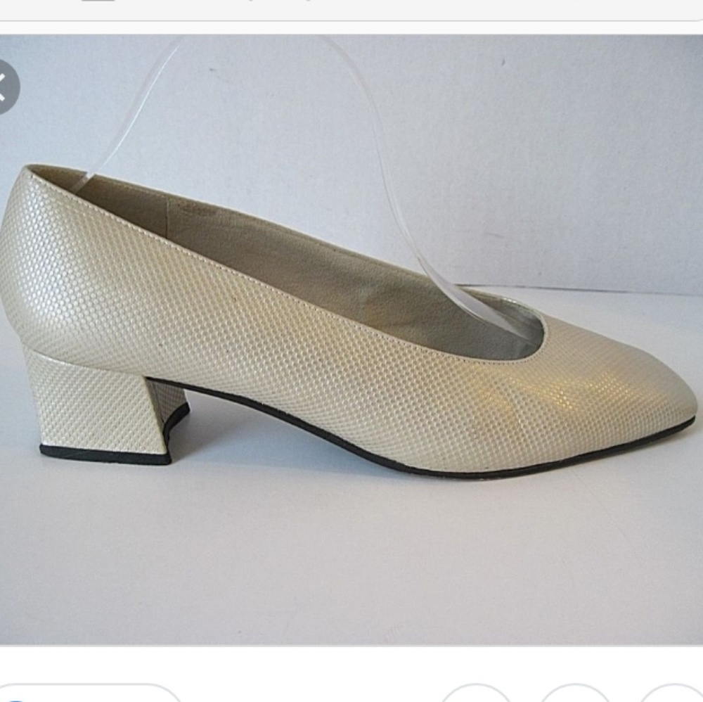 Stuart Weitzman Peral Block Heel
